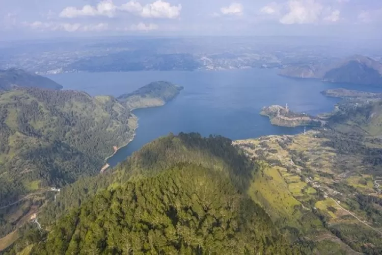 Dua Mitos di Danau Toba yang Bikin Merinding; Sosok 'Naga' Penghuni dan ...