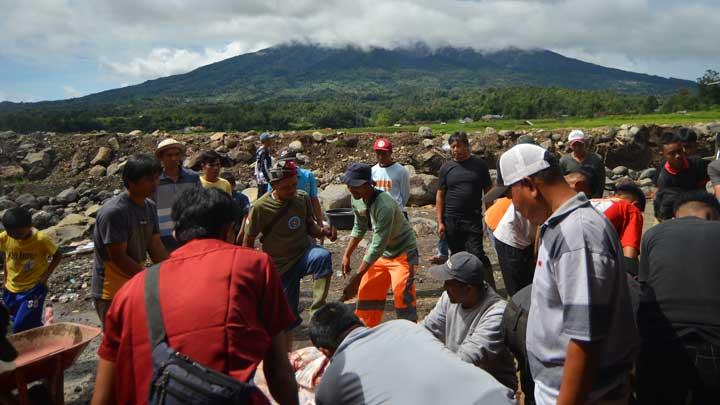 Di Gunung Baringin, Arwah Memukul Genderang Saat Tengah Malam Kisah Misteri dan Tradisi
