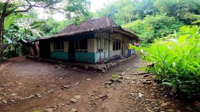 Kisah Mistis Kampung Suci: Ketabahan Keluarga yang Menyisakan Cerita ...
